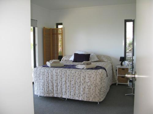 Cama ou camas em um quarto em Bay View Retreat Apartment