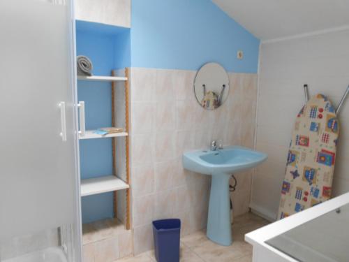 a bathroom with a sink and a mirror at gite a la ferme in Milhac