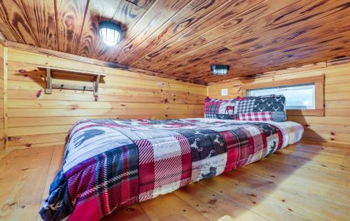 a bedroom with a bed in a log cabin at Shiners Shack in Newport