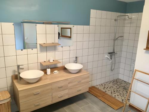 a bathroom with two sinks and a shower at Gîte Saint Gorgon in Euville
