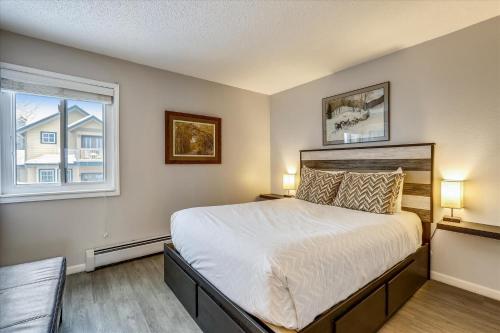 a bedroom with a large bed and a window at Tannhauser 313 in Breckenridge