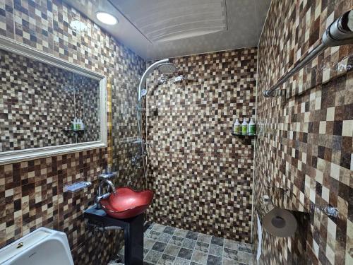 a bathroom with a red sink and a shower at 인터시티365호텔 in Seoul