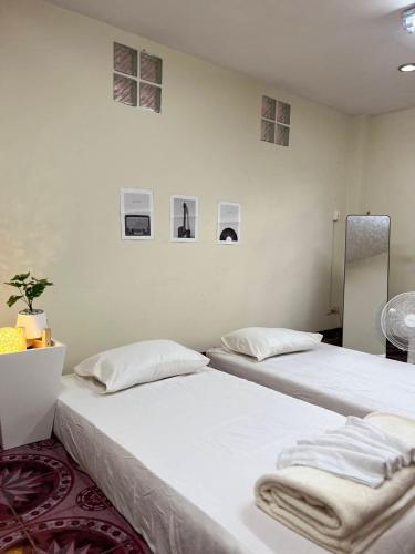 two beds sitting next to each other in a room at The Jetty in Nathon Bay