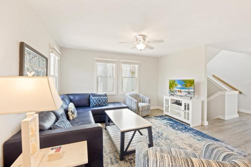 a living room with a couch and a table at CAC-15B - Pollock in Buxton