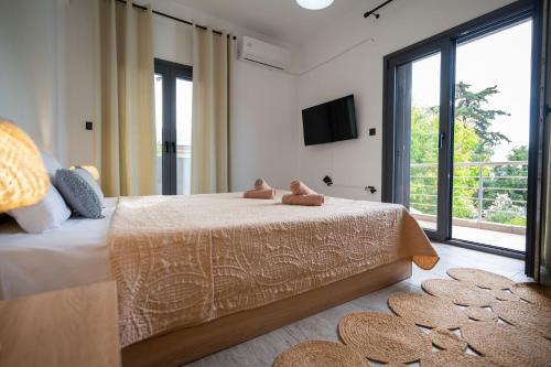 a bedroom with a bed with two teddy bears on it at Divodi View in Mytikas