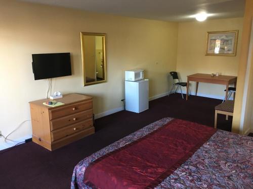 TV/Unterhaltungsangebot in der Unterkunft Midway Inn & Suites