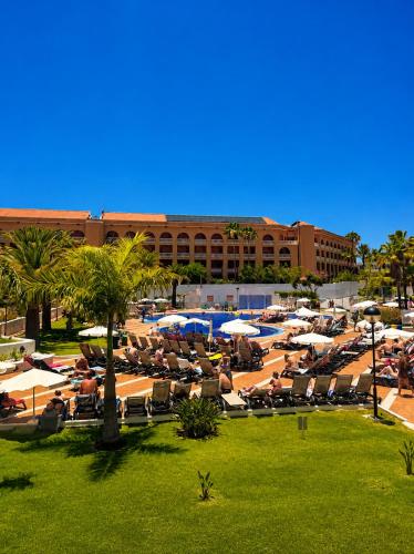 Golden Mile Apartment Steps from Las Vistas Beach