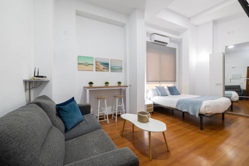 Holidays2Malaga Carreteria 97 Loft High Speed WIFI