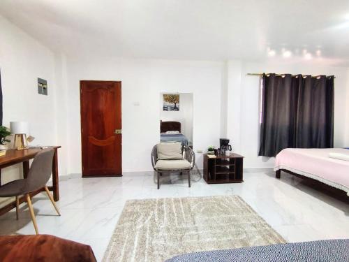 a bedroom with a bed and a chair and a desk at Cuarto en galápagos in Puerto Baquerizo Moreno