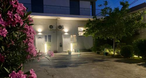 A & D Houses