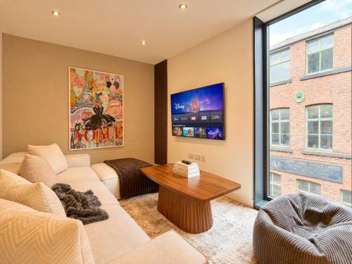 a living room with a couch and a table at Luxury Townhouse 4BR I Roof Terrace I Free Parking in Manchester