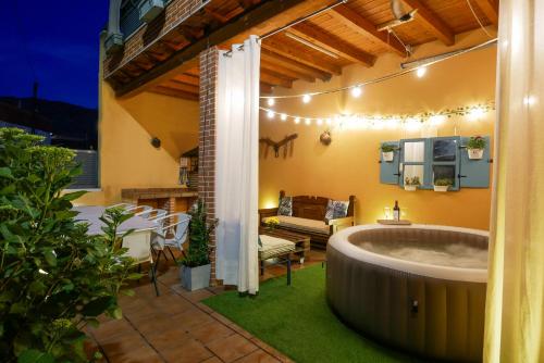 a bathroom with a tub in the middle of a yard at Casas Rurales Florentino in Robledillo