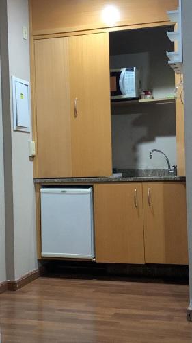 a kitchen with a sink and a dishwasher at Apart-hotel coração do jardins com manobrista e limpeza diária in São Paulo