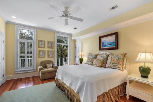 a bedroom with a bed and a ceiling fan at Avonlea Cottage in Saint Simons Island