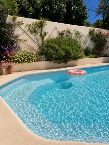 Maison avec piscine en ville