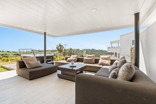 Luxury 3BR Apt - Jacuzzi, Garden and Pool photo 4