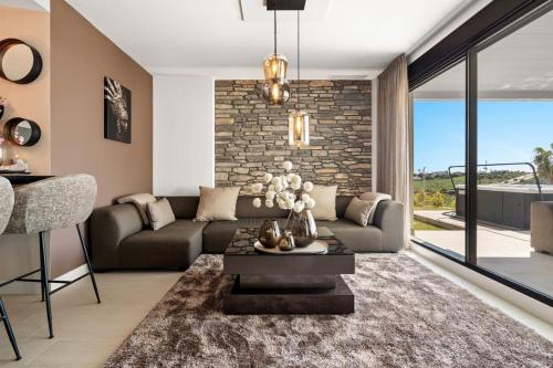 Luxury 3BR Apt - Jacuzzi, Garden and Pool photo 10