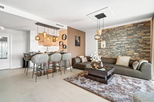 Luxury 3BR Apt - Jacuzzi, Garden and Pool photo 11