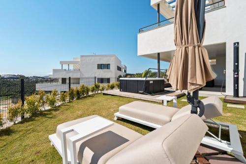 Luxury 3BR Apt - Jacuzzi, Garden and Pool photo 22