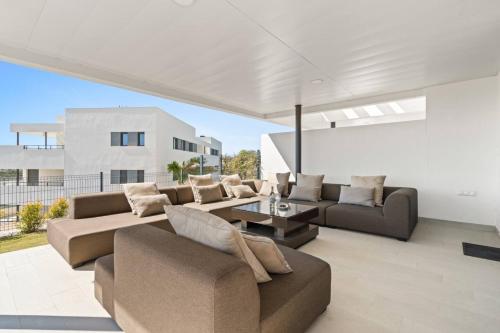 Luxury 3BR Apt - Jacuzzi, Garden and Pool photo 21