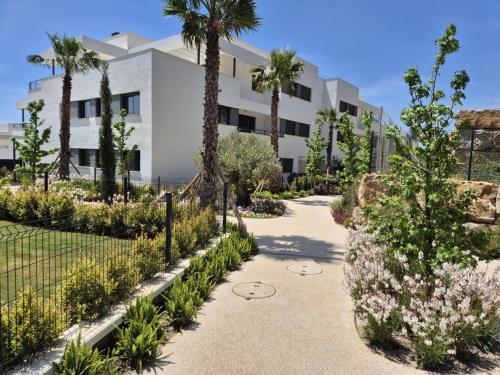 Luxury 3BR Apt - Jacuzzi, Garden and Pool photo 27
