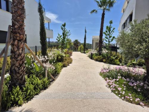 Luxury 3BR Apt - Jacuzzi, Garden and Pool photo 25