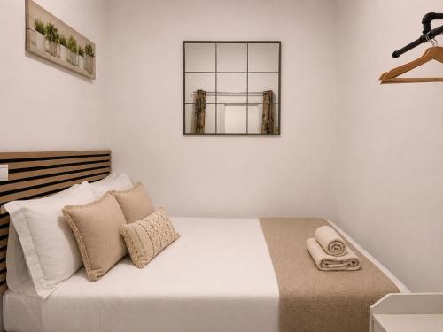 Central Cozy Budget 2BR Apt with AC, 1 bath
