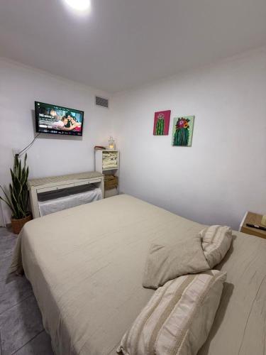 a bedroom with a bed and a flat screen tv at La Seven Dpto Turístico in Colón