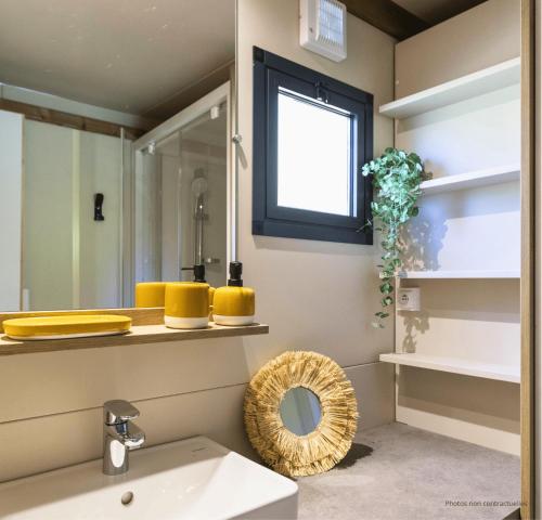 a bathroom with a sink and a mirror at Camping Le Boem in Balazuc