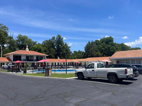 a white pick up truck parked in a parking lot at 7 Gables Motel Burnside Near Somerset US 27 in Burnside