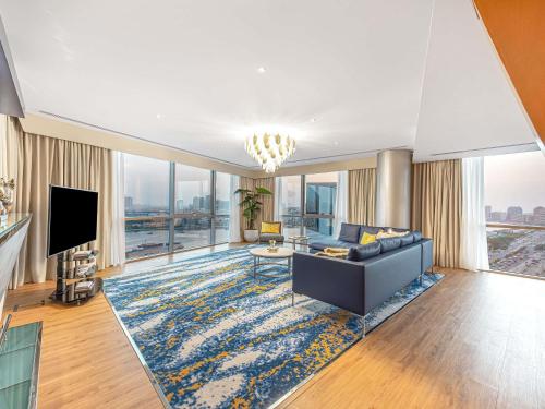 Mövenpick Dubai Creek — Property building