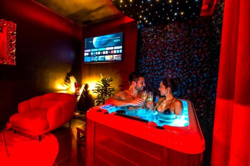 Suite Romantique - Jacuzzi - Love Room photo 9