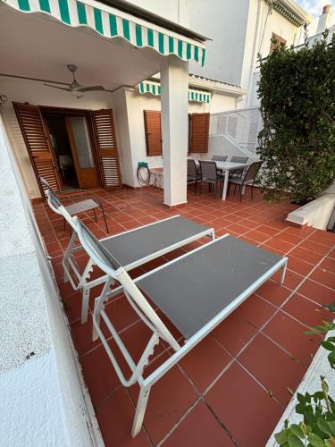 Chalet adosado en urbanización con precioso jardín