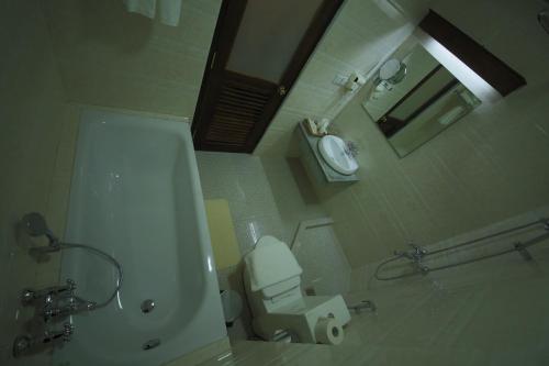 A bathroom at Thousand Island Hotel Inle Lake