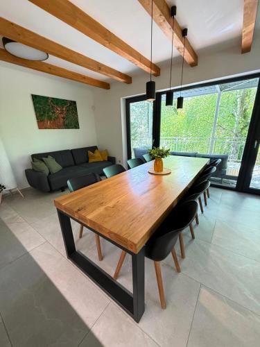 a living room with a wooden table and chairs at Apartmán Smraďavka in Buchlovice