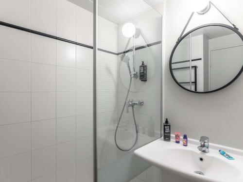 a bathroom with a shower and a sink and a mirror at ibis Saint-Malo Madeleine in Saint Malo