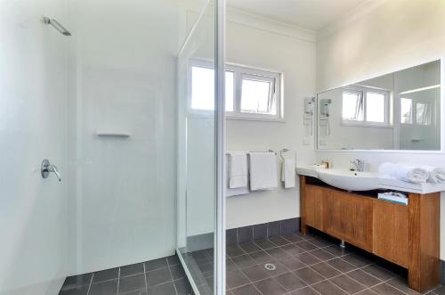 Ένα ή περισσότερα κρεβάτια σε δωμάτιο στο Coachmans Inn Warwick
