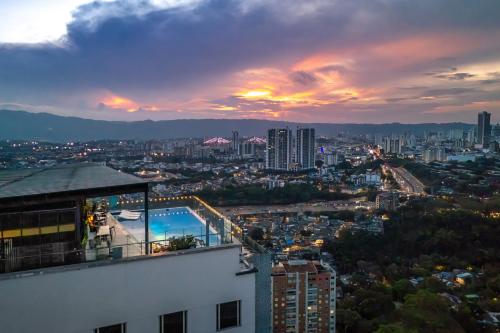 Holiday Inn Bucaramanga Cacique by IHG — Property building