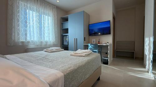 a bedroom with a bed with two towels on it at B&B Capo Vaticano Stay in Capo Vaticano
