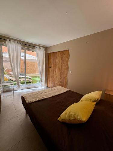Sunny Terrace Apartment