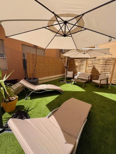 Sunny Terrace Apartment