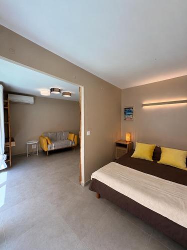 Sunny Terrace Apartment