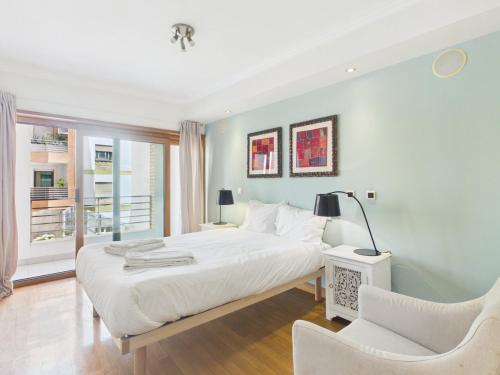 2BR w/ Balcony – Heart of Cascais | By Airnest