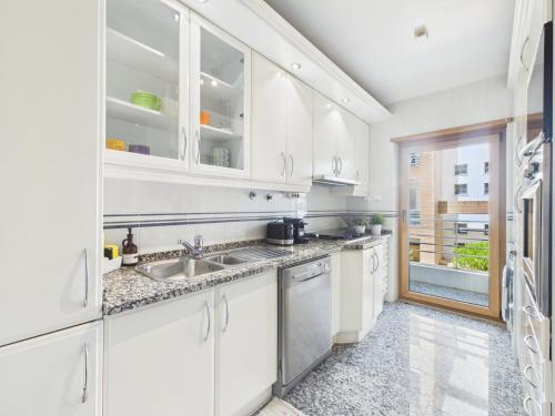 2BR w/ Balcony – Heart of Cascais | By Airnest