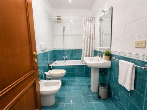 Loft luminoso con posto auto privato, 4 posti letto - Metro Lodi a 5 minuti