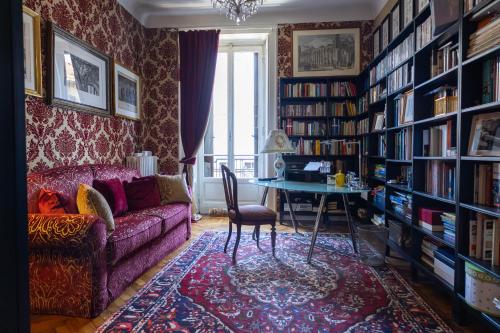 Charming Elegant Room in Historic Art Nouveau Building, Central Milan