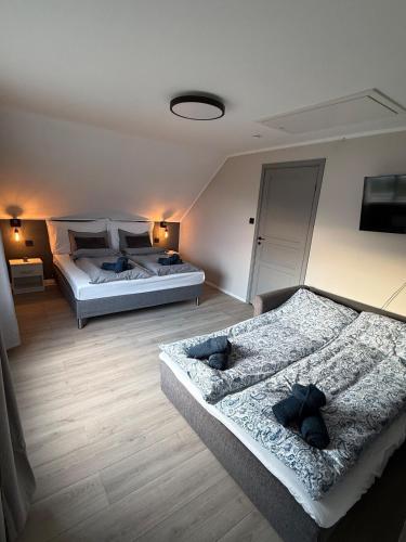 two beds in a room with two beds sidx sidx sidx at Nordlys Skaland in Senja