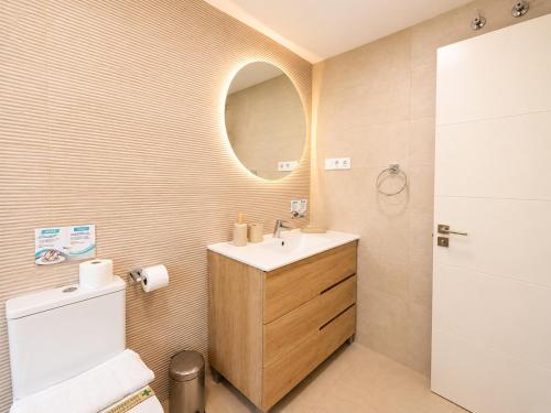 Apartamento con terraza y piscina en Puerto Marina - MISTRAL