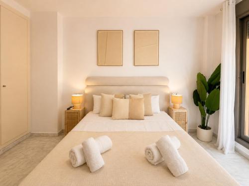 Apartamento con terraza y piscina en Puerto Marina - MISTRAL
