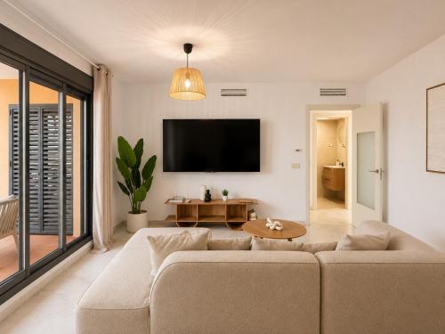 Apartamento con terraza y piscina en Puerto Marina - MISTRAL